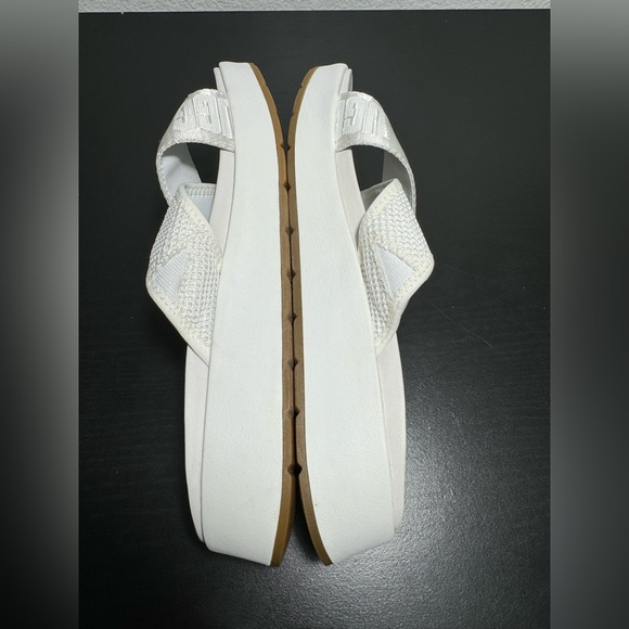 UGG Women's Emily Mesh Cross Slide Sandals - White Mesh 8.5M NWOT - Picture 4 of 10